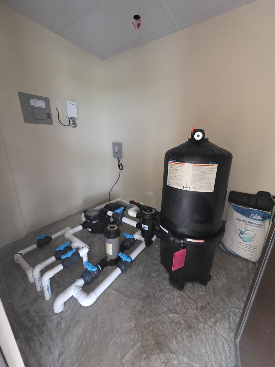 Sistema de bombeo y filtración de piscina, PH La Floresta