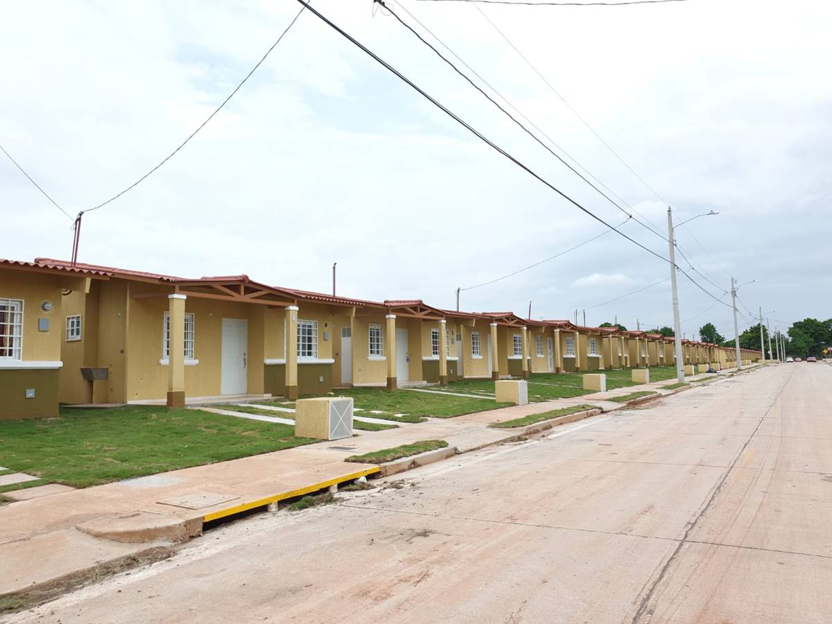 Calle de viviendas en Santa Sofía