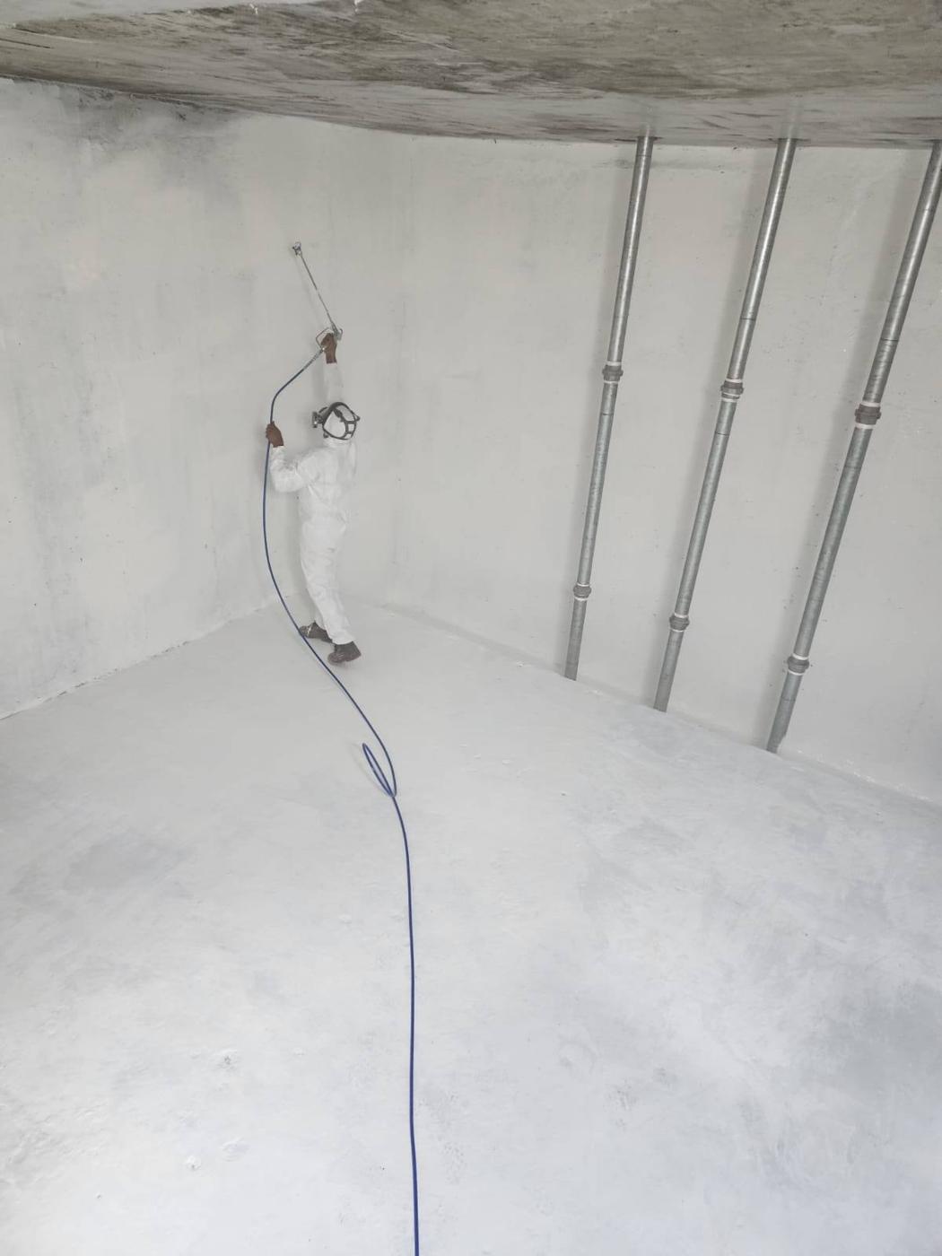Impermeabilización de tanque de concreto con pintura epóxica, PH Las Perlas